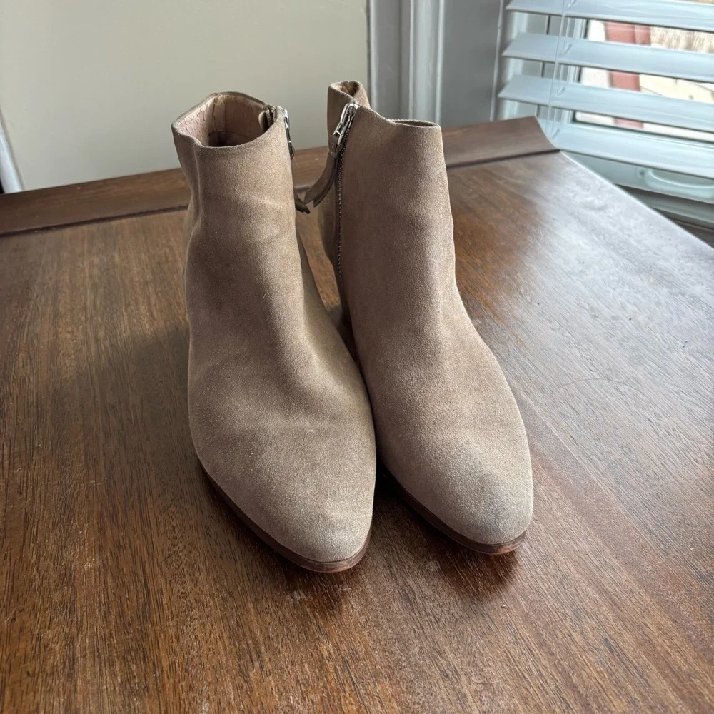 Banana Republic elegant suede